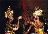 Bali táncosnők(fotó: Konkoly-Thege György)