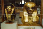 Egyiptomi szoborfők. Kairó, Egyiptomi Múzeum(fotó:
                            Konkoly-Thege György)