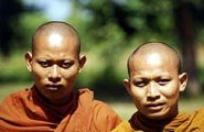 Thaiföldi buddhista szerzetesek (fotó: Konkoly-Thege György)