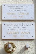 Márai Sándor emléktáblája szülőháza falán Kassán (Fotó: Mann Jolán)