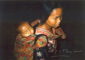 Thaiföldi anya gyermekével(fotó: Konkoly-Thege
                        György)