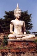 Meditáció. Thaiföldi Buddha-szobor (fotó: Konkoly-Thege
                            György)